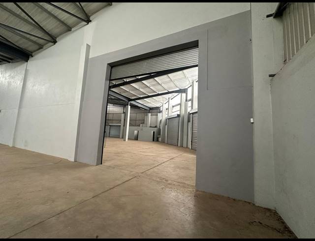 2,145M² WAREHOUSE TO LET IN COSMO BUSINESS PARK